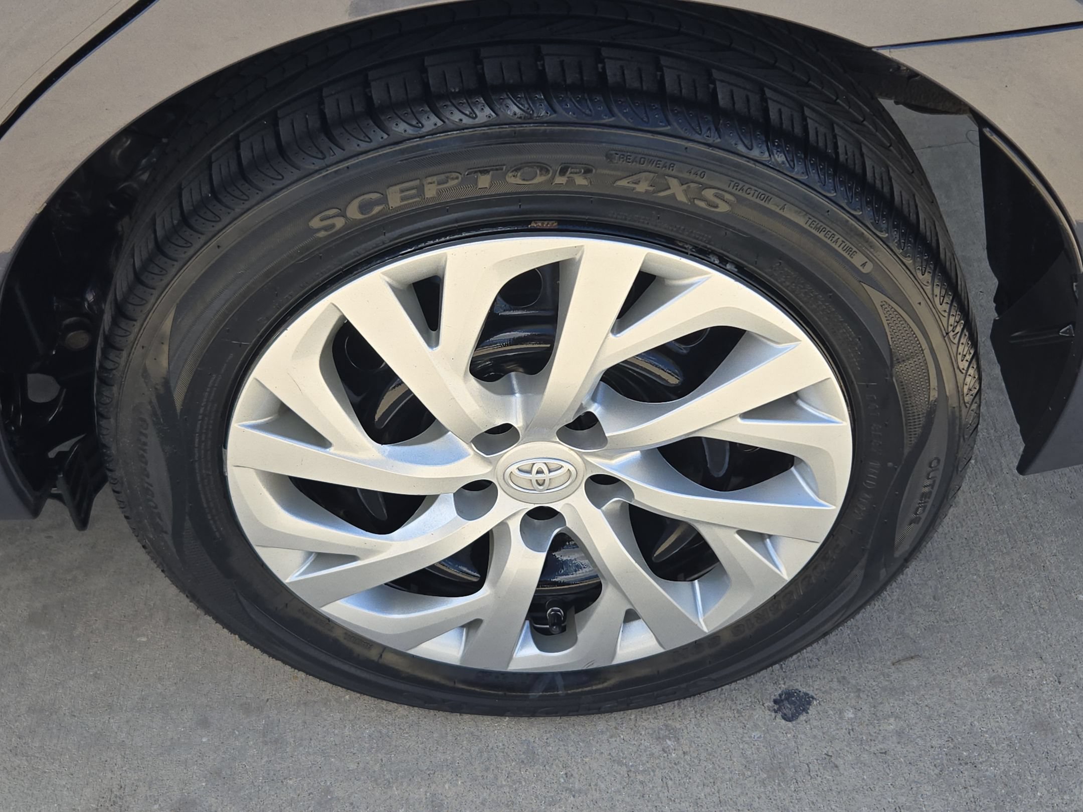 Used 2018 Toyota Corolla LE FWD image 31