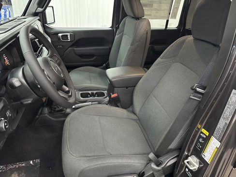 New 2025 Jeep Gladiator Sport image 4