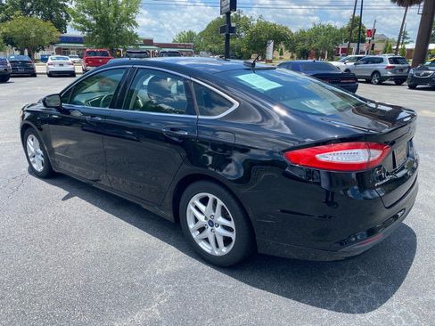 Used 2016 Ford Fusion SE w/ Equipment Group 202A FWD image 4