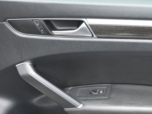 Used 2016 Volkswagen Passat 1.8T SE image 34