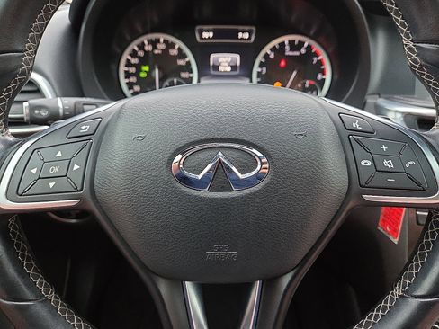 Used 2017 INFINITI QX30 Premium w/ Technology Package FWD image 17