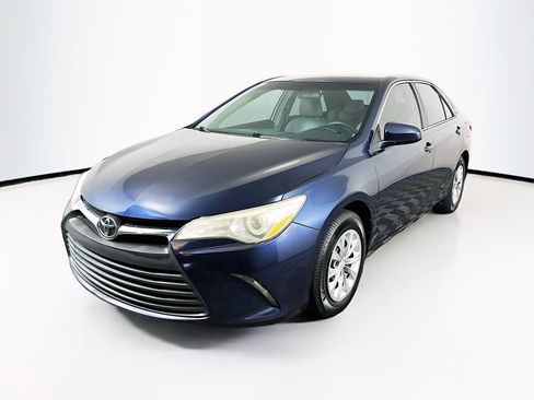 Used 2015 Toyota Camry LE FWD image 3