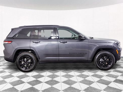 New 2025 Jeep Grand Cherokee Altitude image 6