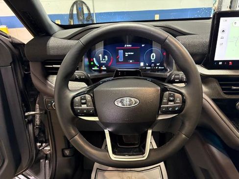 Certified 2025 Ford Explorer Platinum AWD/4WD image 12