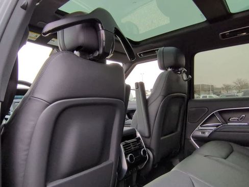 New 2026 Land Rover Range Rover SE image 18