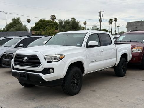 Used 2017 Toyota Tacoma SR5 w/ Tow Package RWD image 1