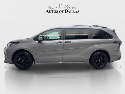 Used 2025 Toyota Sienna XLE Woodland Edition AWD/4WD image 5