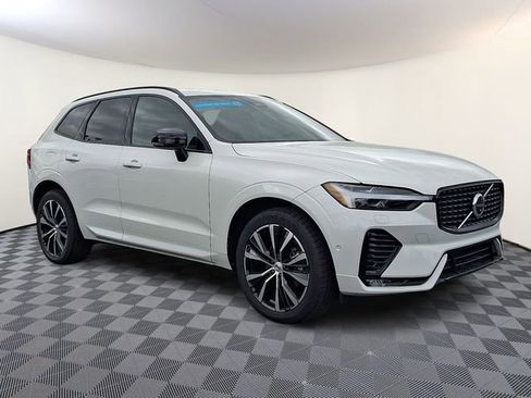 Used 2023 Volvo XC60 B5 Plus w/ Climate Package AWD/4WD image 1