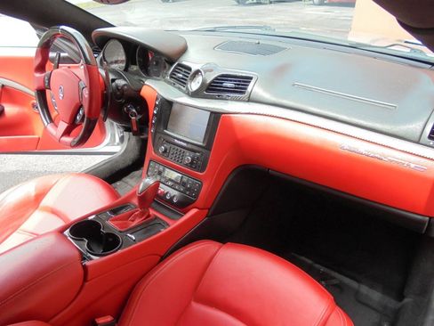 Used 2014 Maserati GranTurismo Sport RWD image 17