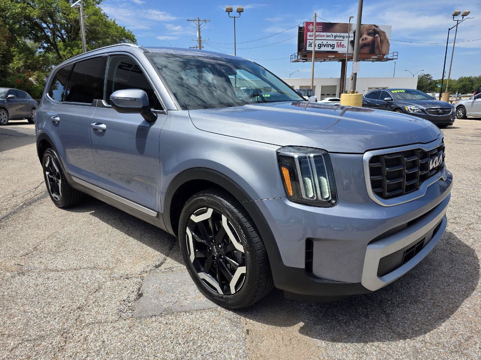 Used 2023 Kia Telluride S w/ S Sunroof Package FWD image 3