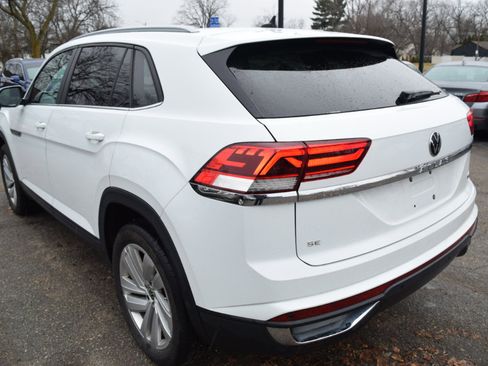 Used 2020 Volkswagen Atlas Cross Sport SE w/ Panoramic Sunroof Package image 9