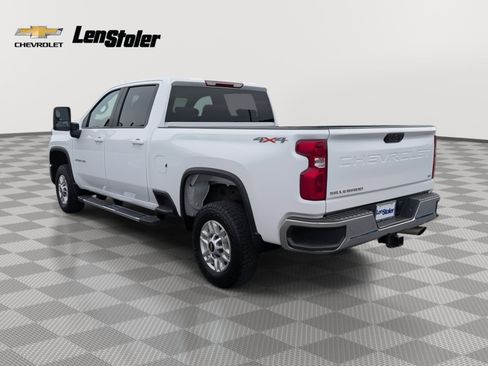Used 2024 Chevrolet Silverado 2500 LT image 3