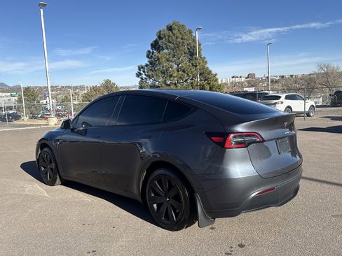 Used 2022 Tesla Model Y Long Range image 7