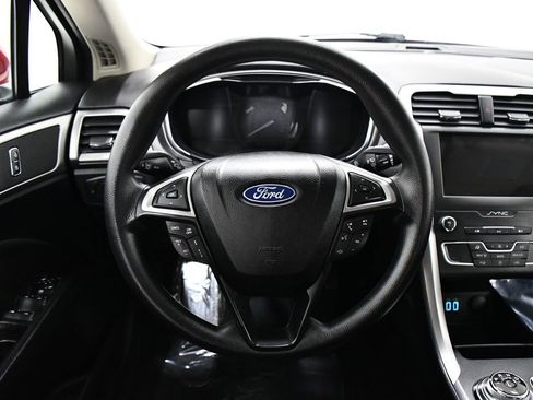 Used 2020 Ford Fusion SE image 9