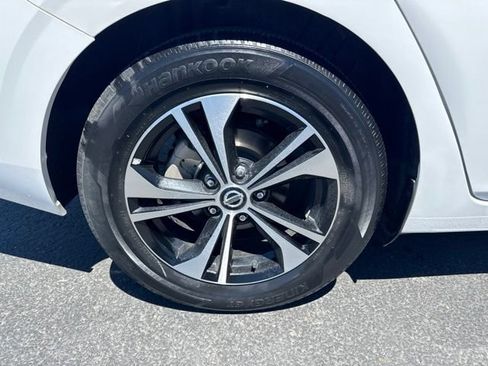 Used 2022 Nissan Sentra SV FWD image 9
