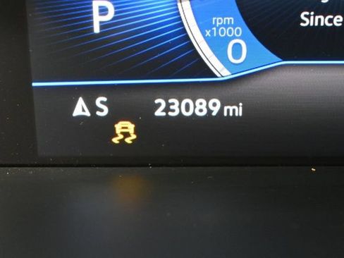 Used 2024 Volkswagen Tiguan SE R-Line w/ MDO Package, Two-Row AWD/4WD image 19