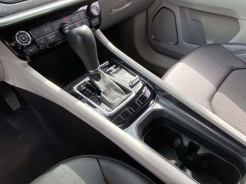 Used 2024 Jeep Compass Latitude image 17