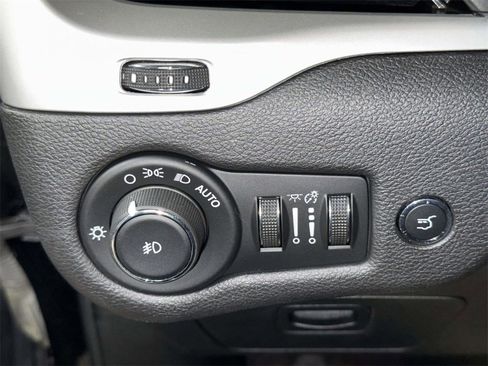 Used 2017 Jeep Cherokee Trailhawk w/ Comfort/Convenience Group image 30