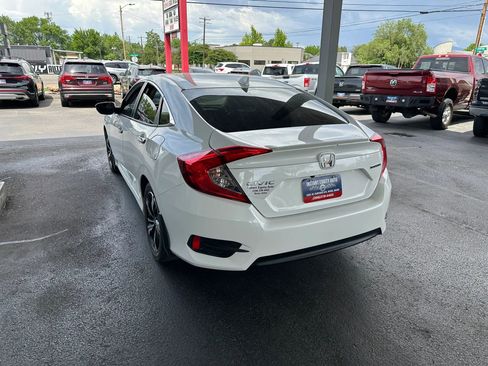 Used 2016 Honda Civic Touring image 4
