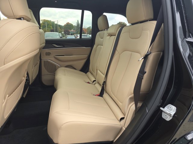 Used 2023 Jeep Grand Cherokee 4WD 4xe image 31