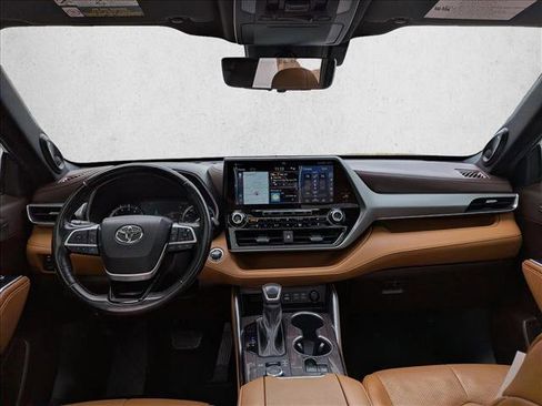 Used 2022 Toyota Highlander Platinum image 22