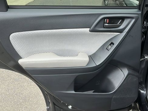 Used 2017 Subaru Forester 2.5i Premium image 23