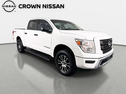 Certified 2024 Nissan Titan SV image 4