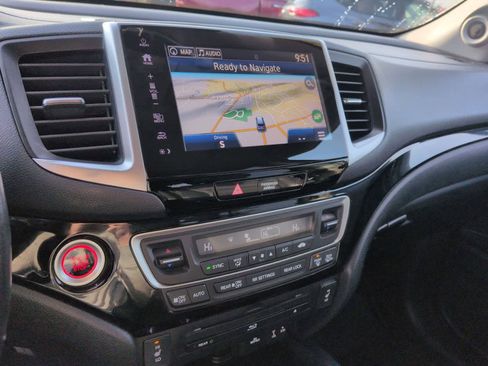 Used 2018 Honda Pilot Touring image 27