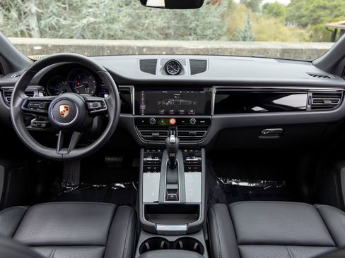 Certified 2026 Porsche Macan AWD/4WD image 35