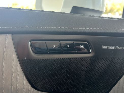 Used 2023 Volvo XC90 B6 Ultimate w/ Protection Package Premier image 12