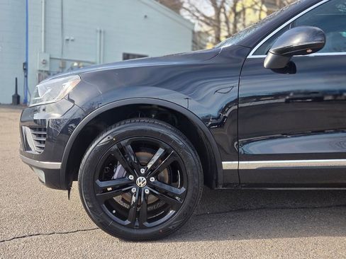 Used 2017 Volkswagen Touareg Wolfsburg Edition image 10