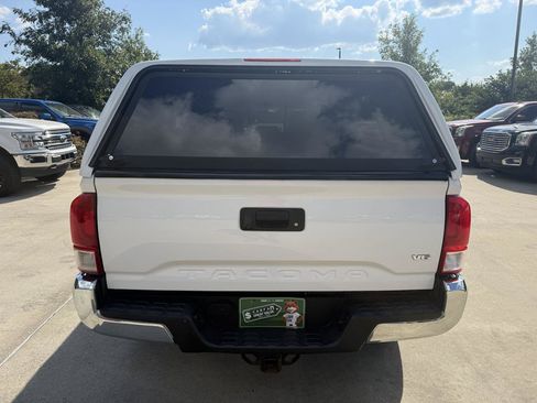 Used 2017 Toyota Tacoma SR5 w/ Tow Package RWD image 5