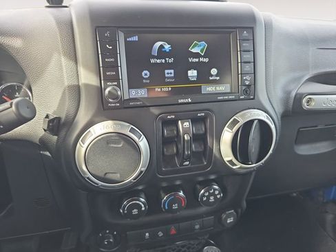 Used 2016 Jeep Wrangler Unlimited Sahara image 10