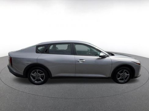 Used 2025 Kia K4 LXS image 16