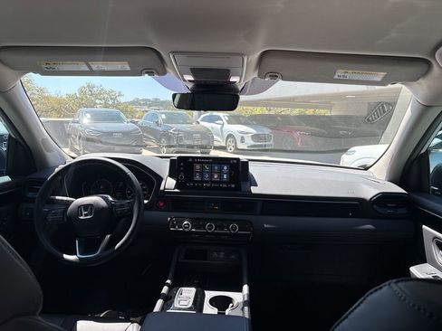 Used 2025 Honda Pilot EX-L image 18