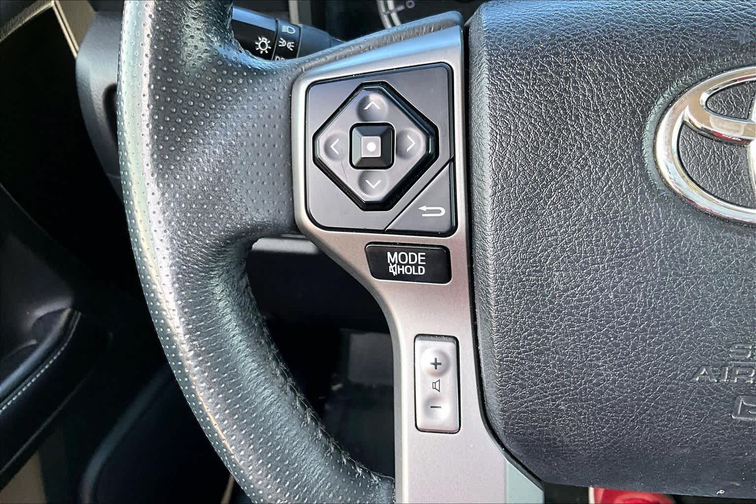 Used 2018 Toyota 4Runner SR5 AWD/4WD image 20