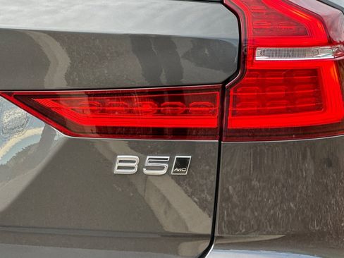 Used 2025 Volvo V60 B5 Cross Country Plus AWD/4WD image 32
