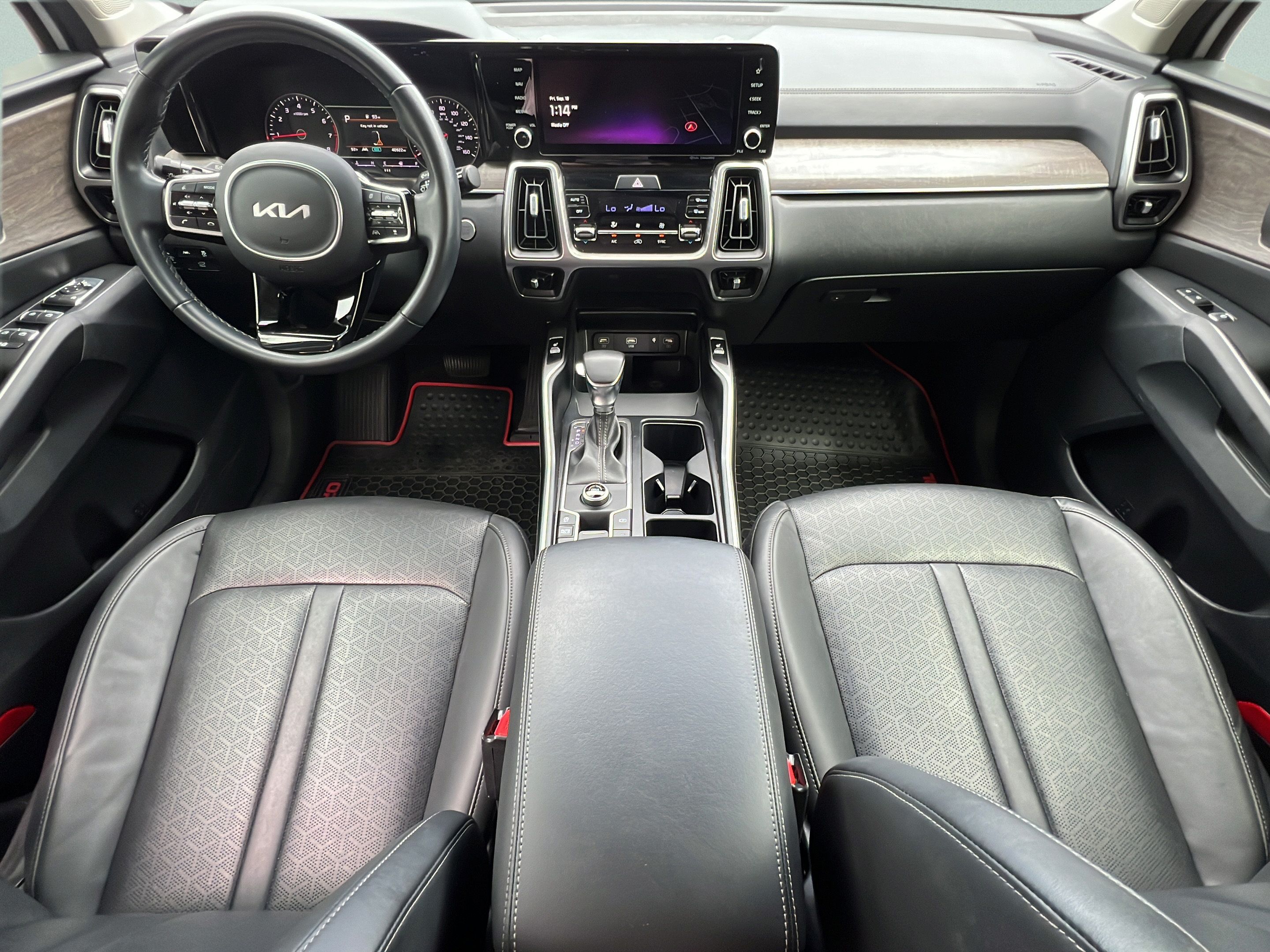 Used 2023 Kia Sorento EX w/ Panoramic Sunroof Package FWD image 15