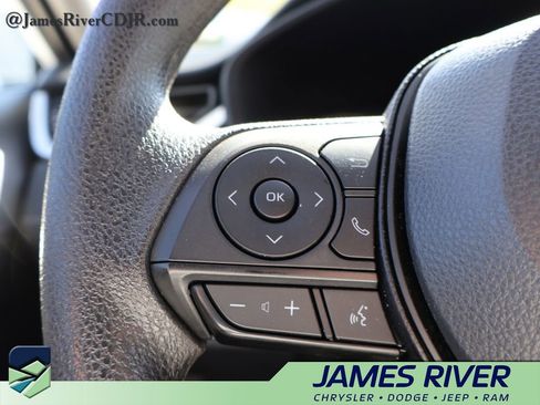 Used 2025 Toyota RAV4 XLE image 25