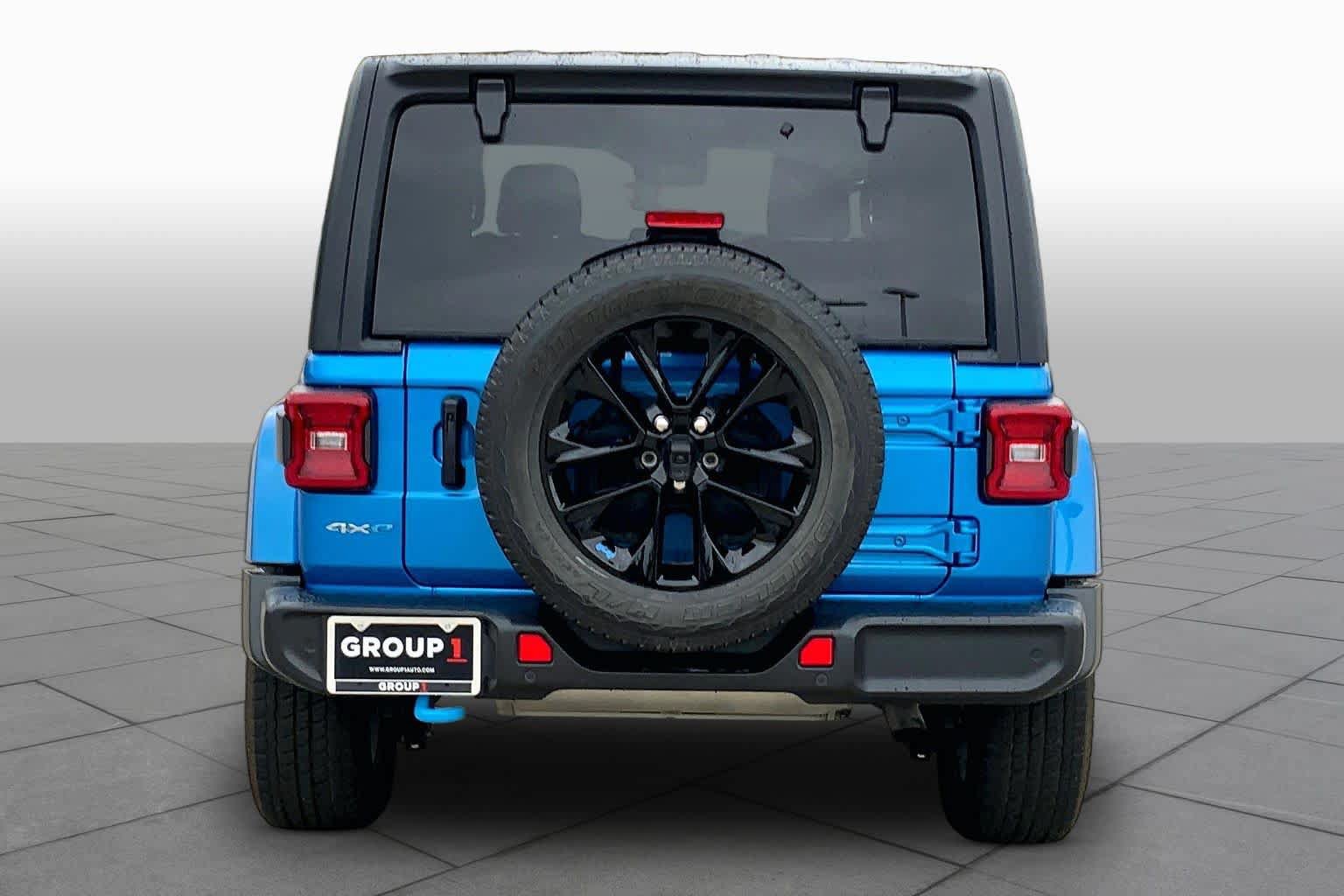 Used 2023 Jeep Wrangler Unlimited Sahara w/ Cold Weather Group AWD/4WD image 5