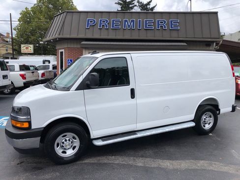 Used 2025 Chevrolet Express 2500 w/ Driver Convenience Package RWD image 2