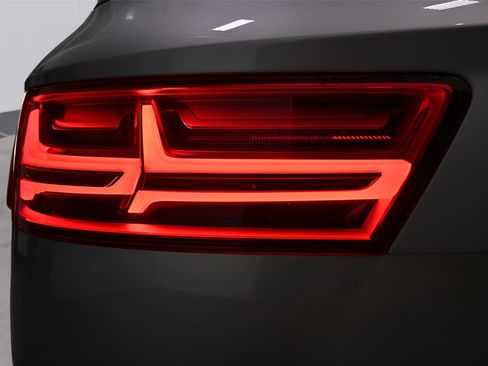 Used 2018 Audi Q7 3.0T Premium Plus w/ Premium Plus Package AWD/4WD image 38