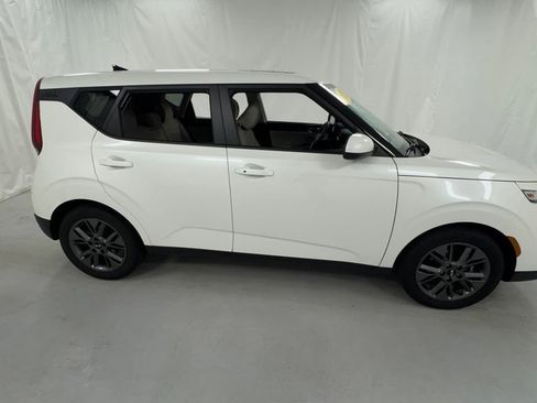 Used 2021 Kia Soul EX image 2