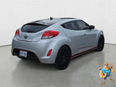 Used 2017 Hyundai Veloster Value Edition image 5