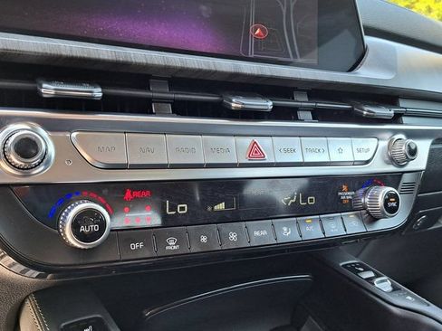Used 2024 Kia Telluride SX FWD image 16