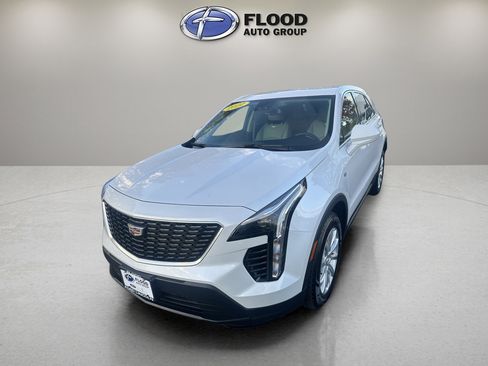 Used 2022 Cadillac XT4 Luxury w/ Cold Weather Package image 3