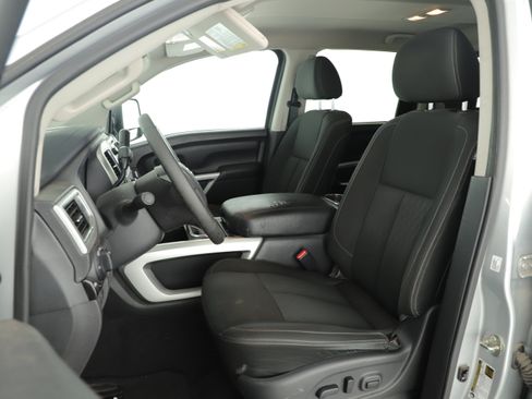 Used 2017 Nissan Titan SV image 14