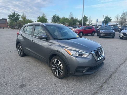 Used 2019 Nissan Kicks SV image 3