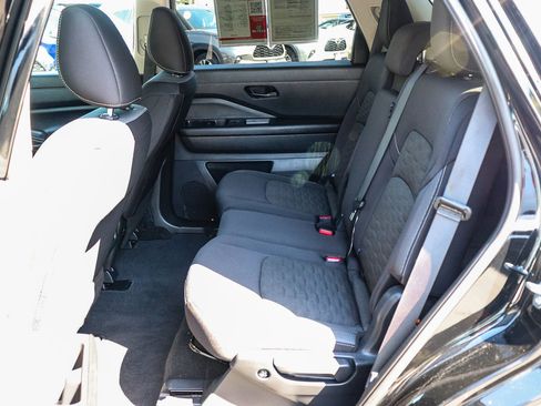 Used 2025 Nissan Pathfinder S FWD image 21