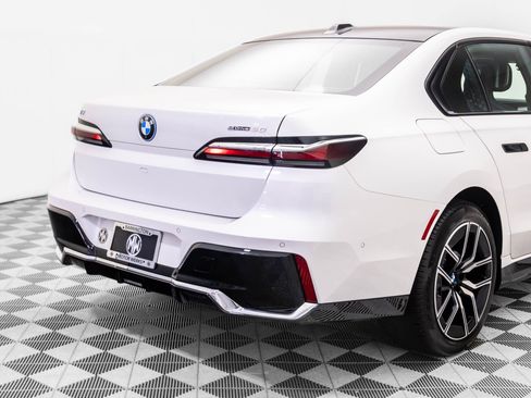 Used 2025 BMW i7 eDrive50 w/ M Sport Package image 32